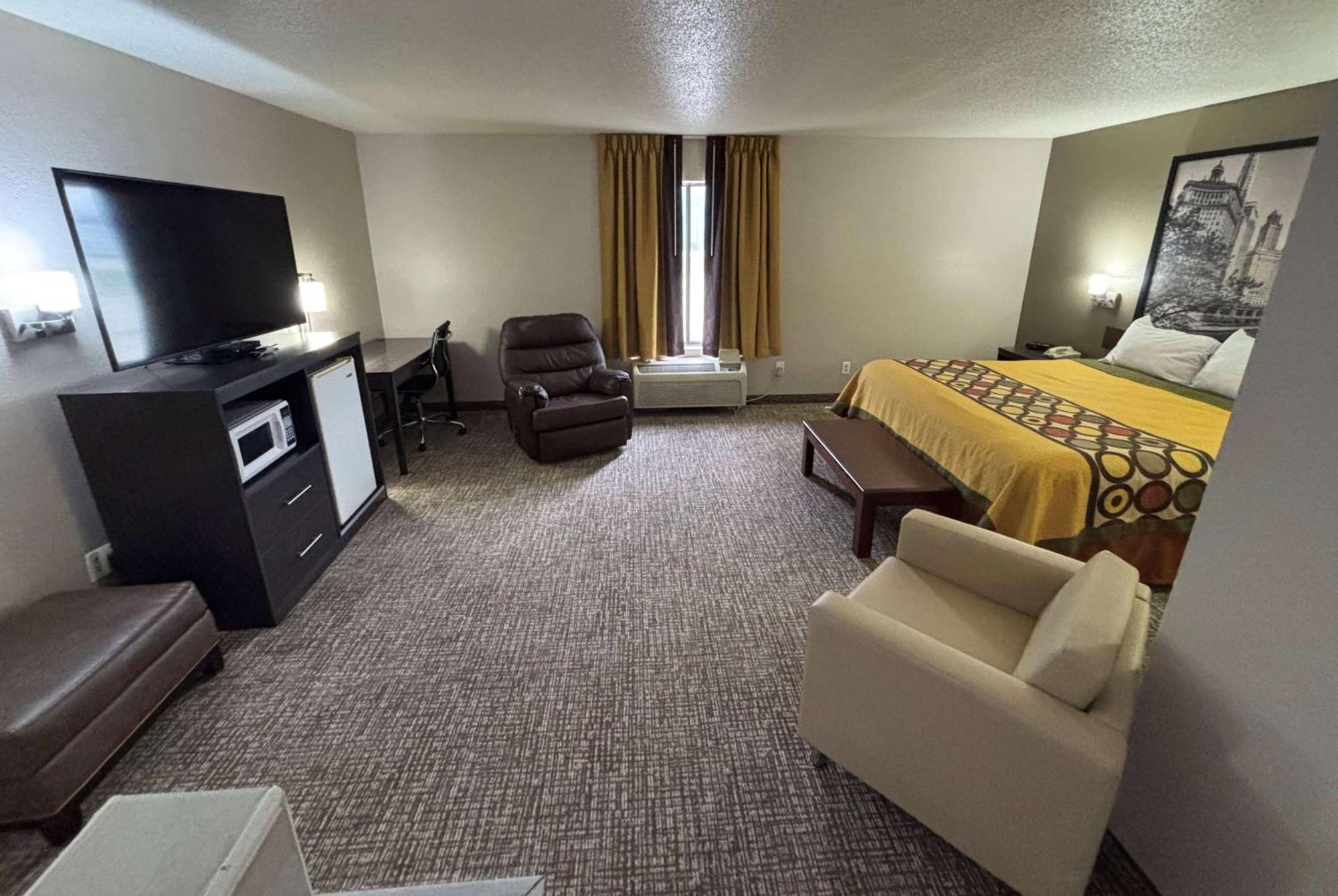 Super 8 By Wyndham Marshall Exterior photo